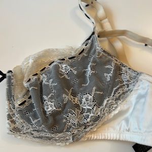 Elle McPherson white/cream bra with black lace trim -size 38E- good condition